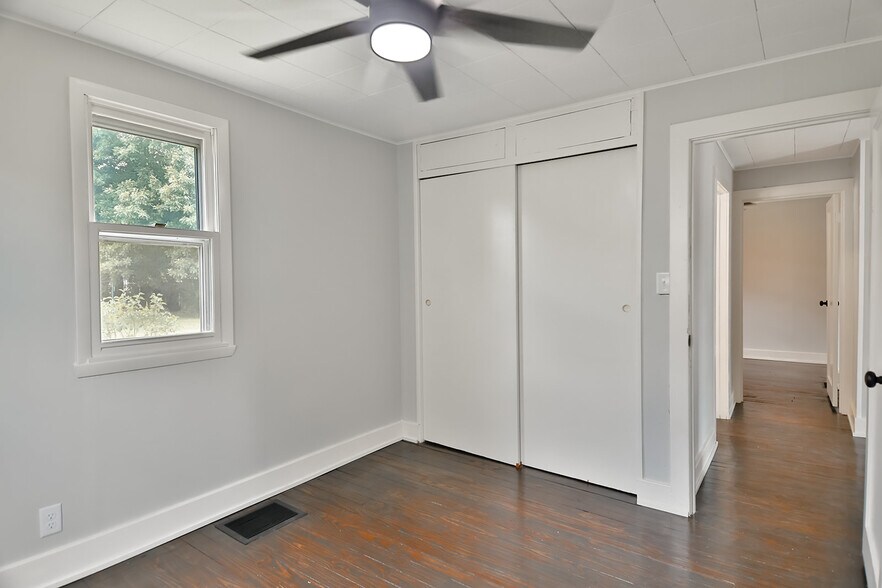 Building Photo - 706 Wood Ave