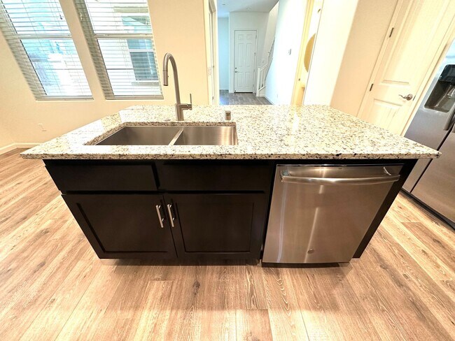 Building Photo - Natomas 3 Bedroom Home with a loft for rent!