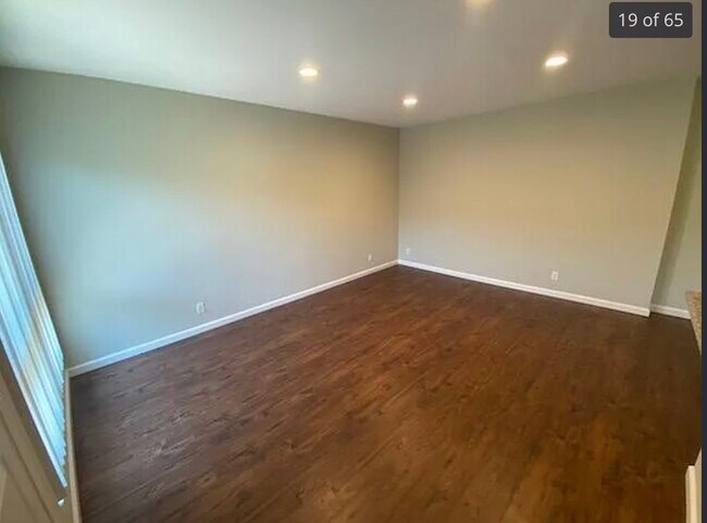 Building Photo - 7925 Vineland Ave