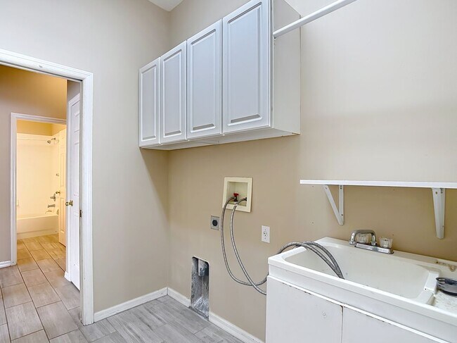 Building Photo - 2866 Duncan Tree Cir