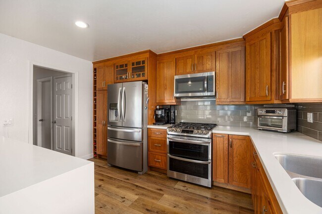Building Photo - Enjoy the view from this 4 bedroom home with solar and overlooking the lagoon in quiet neighborhood