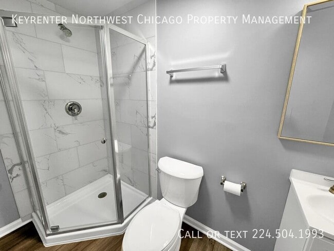 Building Photo - 142 Roslyn Pl