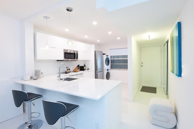 Building Photo - 3581 S Ocean Blvd