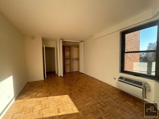 Building Photo - Fourth Avenue