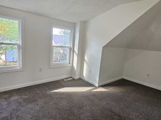 Building Photo - 521-523 Canal St