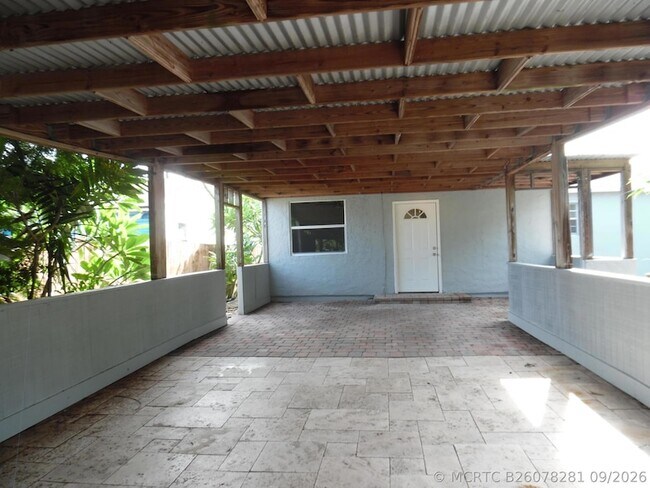 Building Photo - 1205 Mathis St