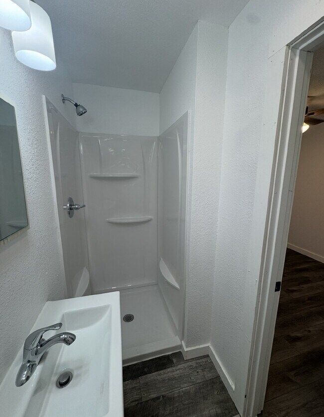Building Photo - Newly Renovated Duplex In Forsyth!