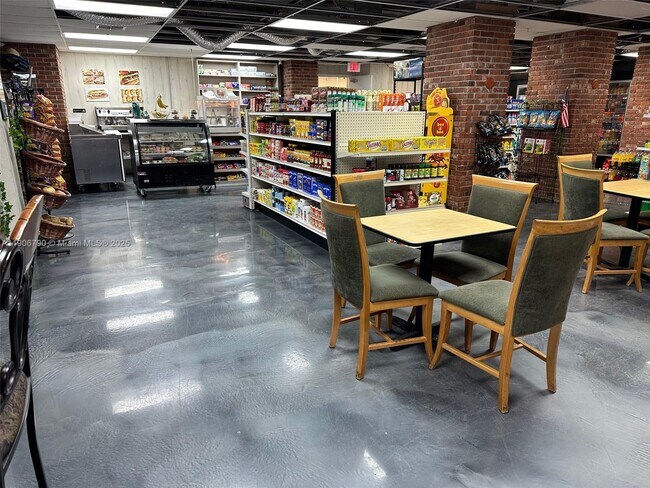 Building Photo - 6039 Collins Ave