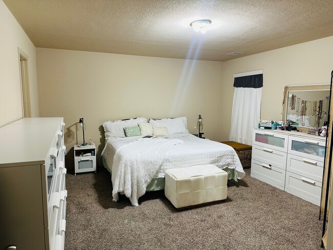 Master Bedroom - 2603 Gold Flake Terrace Rd