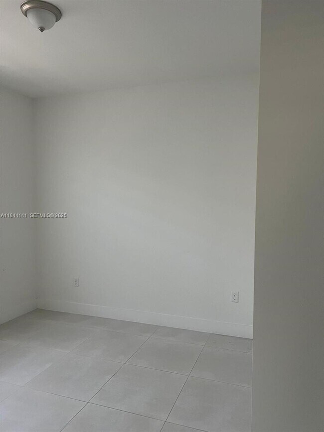 Building Photo - 1840 SW 144th Ave