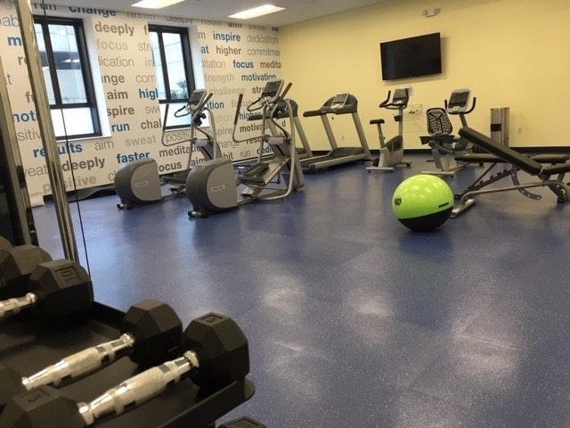 Building Photo - 875 Elm St