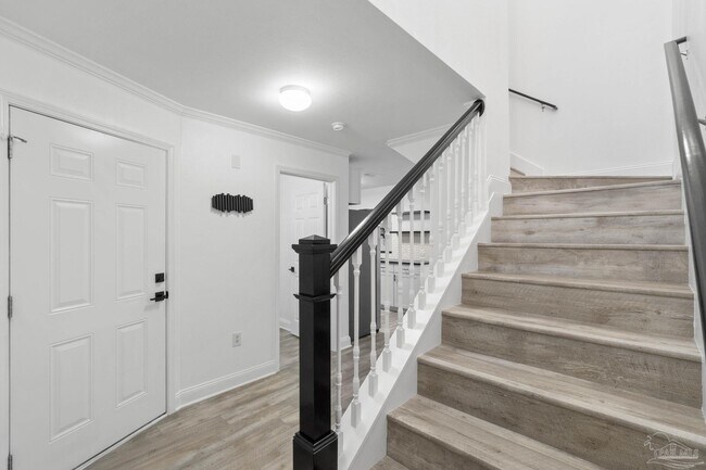 Building Photo - 707 Majestic Dr