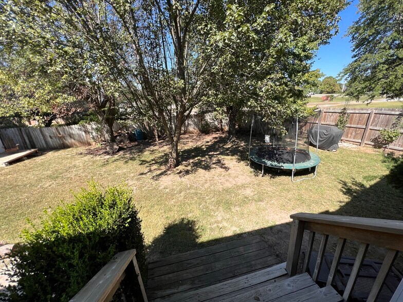 Large fenced yard with grill and trampoline - 2780 E Hardy Ln