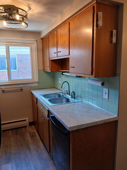 Kitchen Right - 40 Mallory Rd