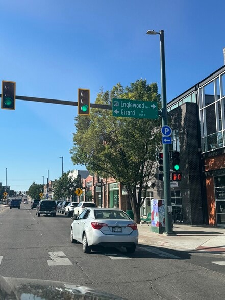 Building Photo - 3000 S Acoma St