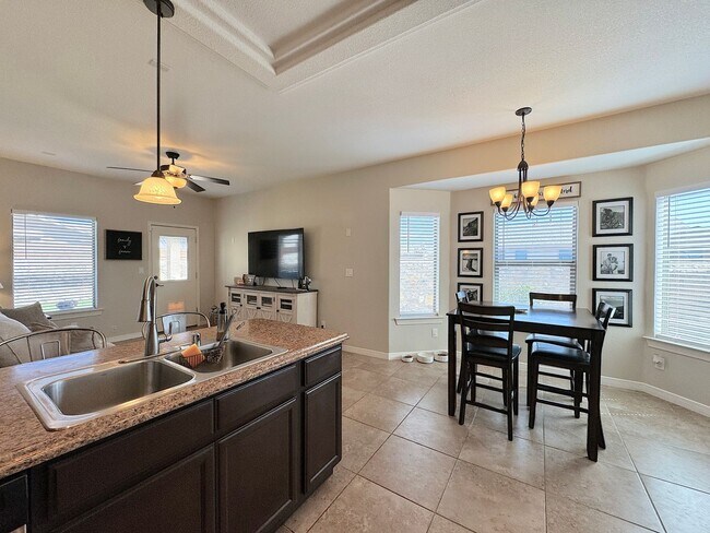 Building Photo - East El Paso 4 bed/ 2 Bath Refrig A/C Home