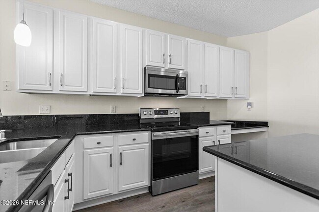 Building Photo - 8884 Hampton Landing Dr E