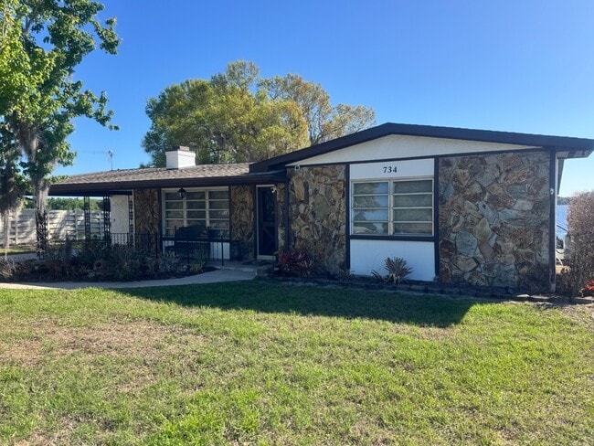 Building Photo - 734 Memorial Dr