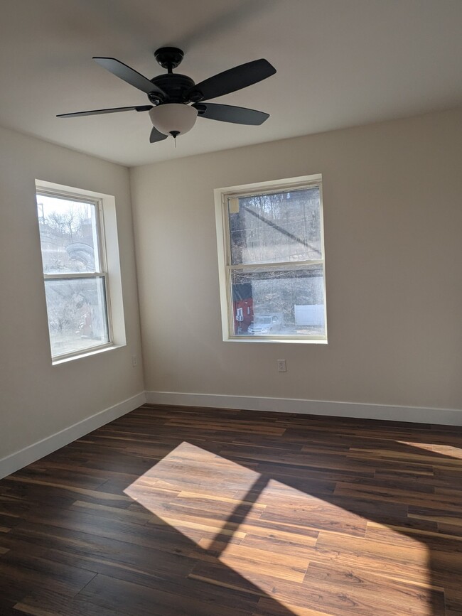 Unit 1 Bedroom - 518 N State St