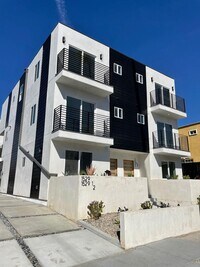 Building Photo - Spacious 4 Bedroom 3.5 Bath in Prime Thai ...