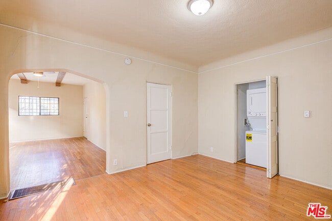 Building Photo - 1492 Silver Lake Blvd