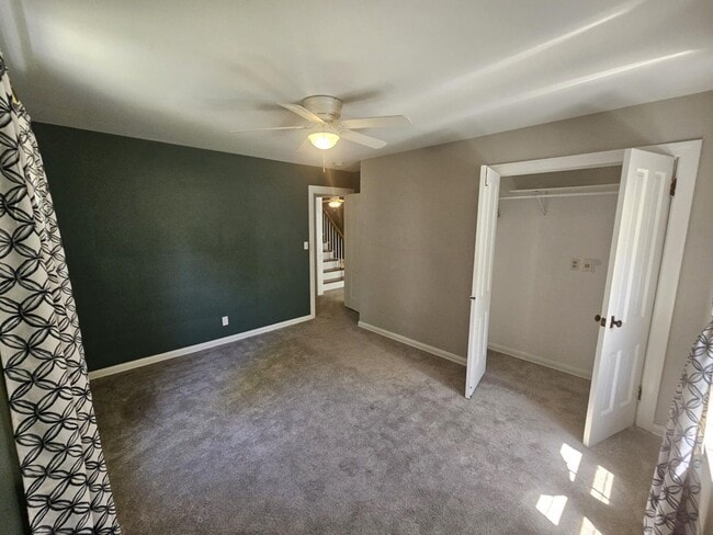 Building Photo - Spacious 5-Bedroom 2.5 Bath Home