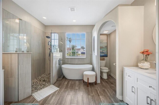 Building Photo - 6120 Chene Ct