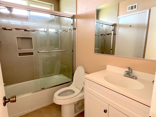 Building Photo - Prime Location: Beautiful Home in Diamond ...