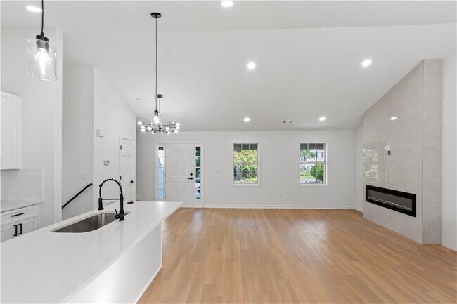 Building Photo - 3412 Camens Ct NE