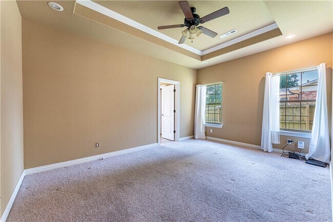 Building Photo - 126 S Angus Ln