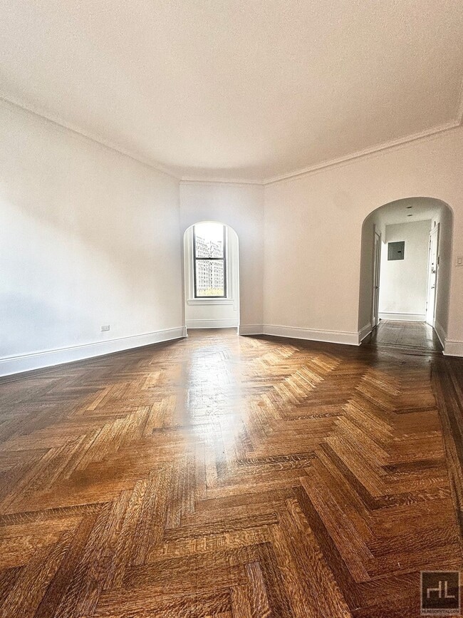 Building Photo - 166 W 72nd St