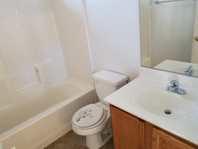 Building Photo - Lovely 2 story home Madre Mesa South Community