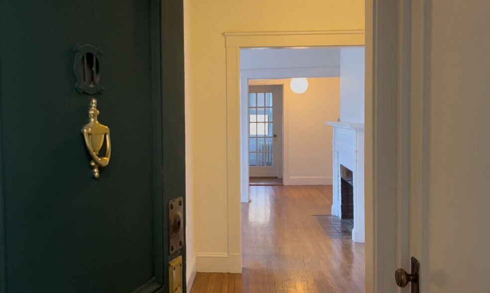 Building Photo - 52 Garden St