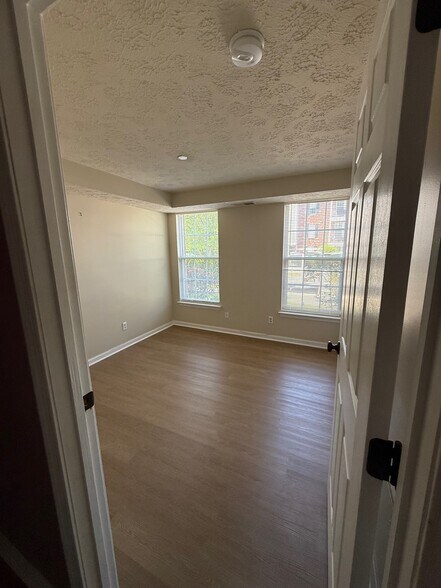 Building Photo - 86 Eldon Way