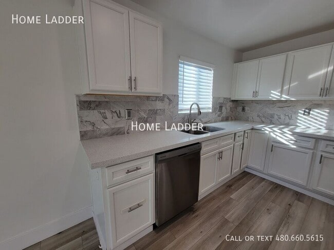 Building Photo - 2301 N 27th St