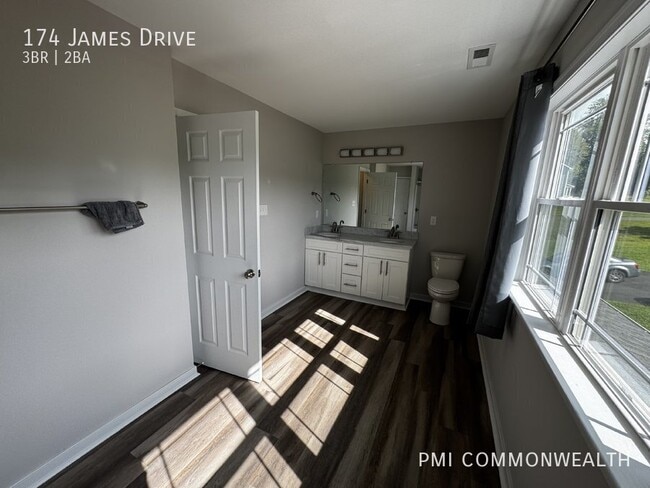 Building Photo - 174 James Dr