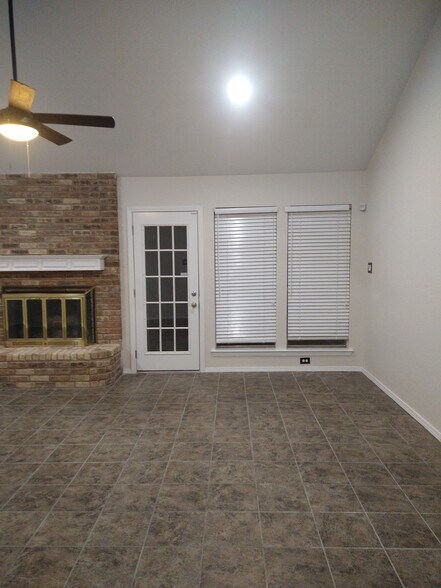 Building Photo - 2100 Arlena Dr