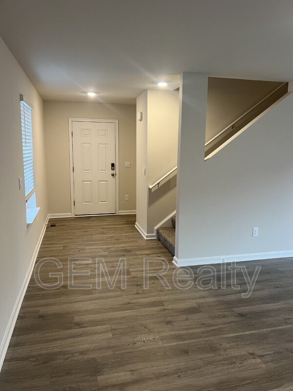 Building Photo - 3275 White Tail Drive