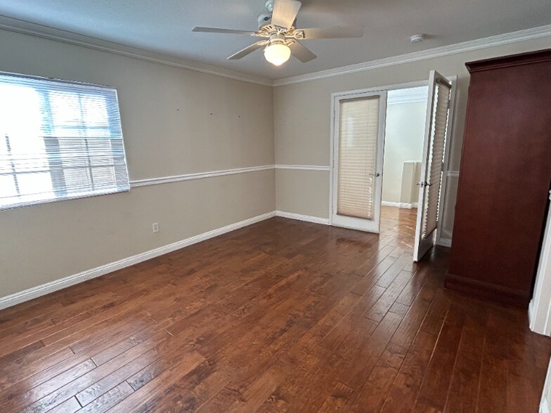 Building Photo - 2027 Warble Ct