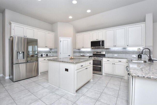 Building Photo - 109 Belford St