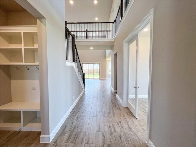 Building Photo - 2201 Essex Ct