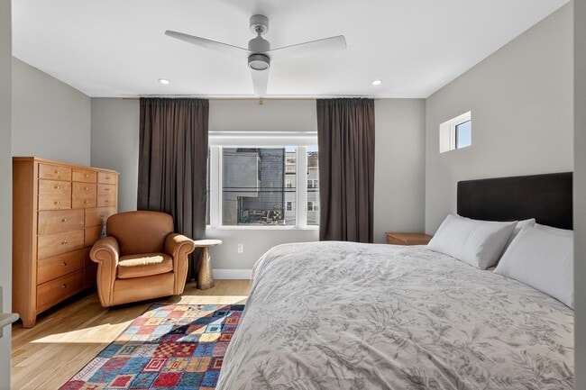 Building Photo - 303 4th St