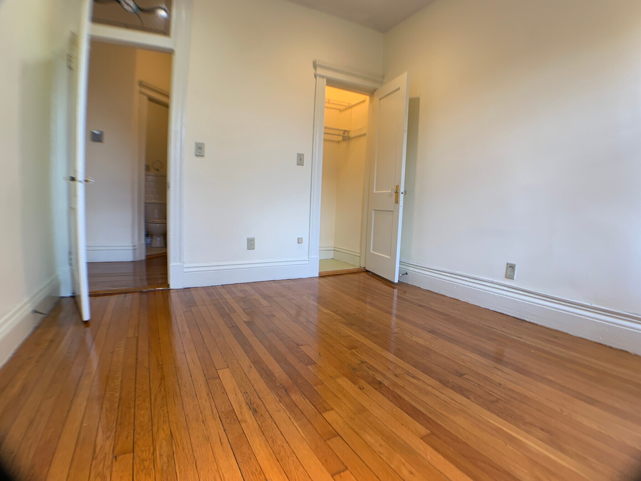 Building Photo - 100 Queensberry St