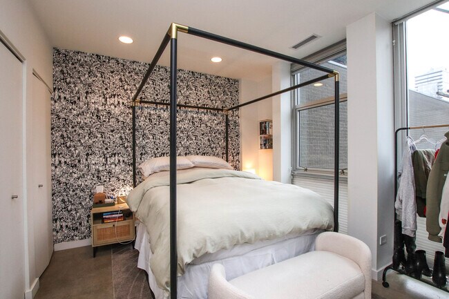 Building Photo - 156 W Superior St