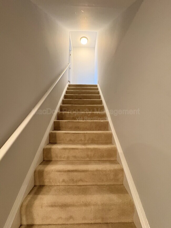 Building Photo - 10802 Cedar Creek Dr
