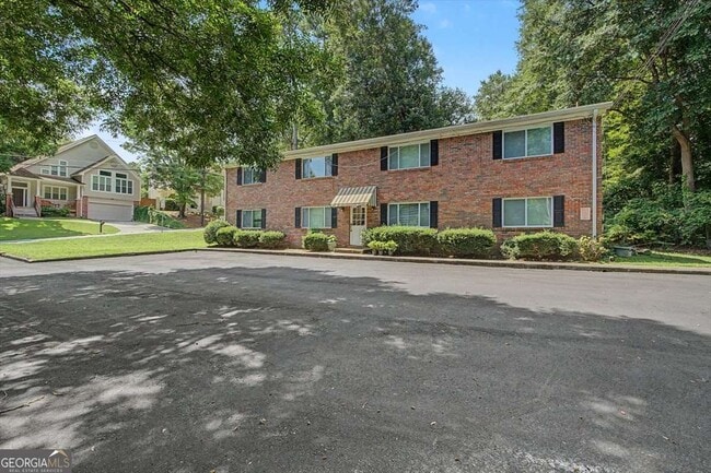 Building Photo - 2430 Coosawattee Dr NE