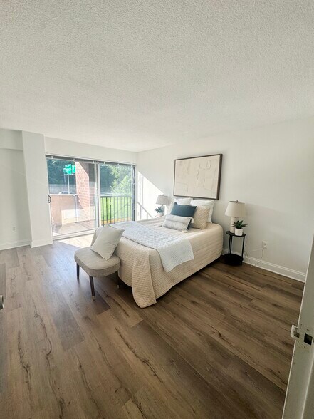 Building Photo - 1300 Army Navy Dr