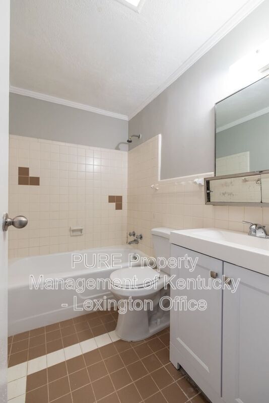Building Photo - 1685 Alexandria Dr