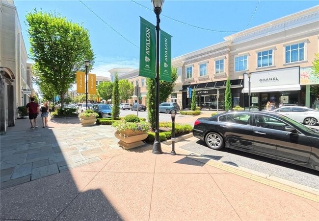 Building Photo - 120 Grand Cres