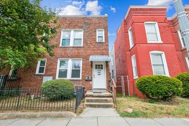 Building Photo - Wonderful! 2BR/1bth home in Columbia Heights. Nice Yard & Parking!!!